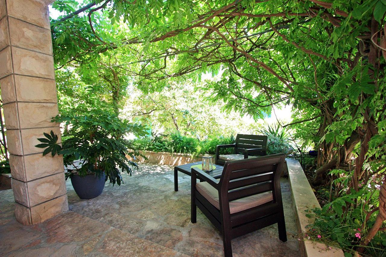 Apartment Zorica Supetar Bagian luar foto