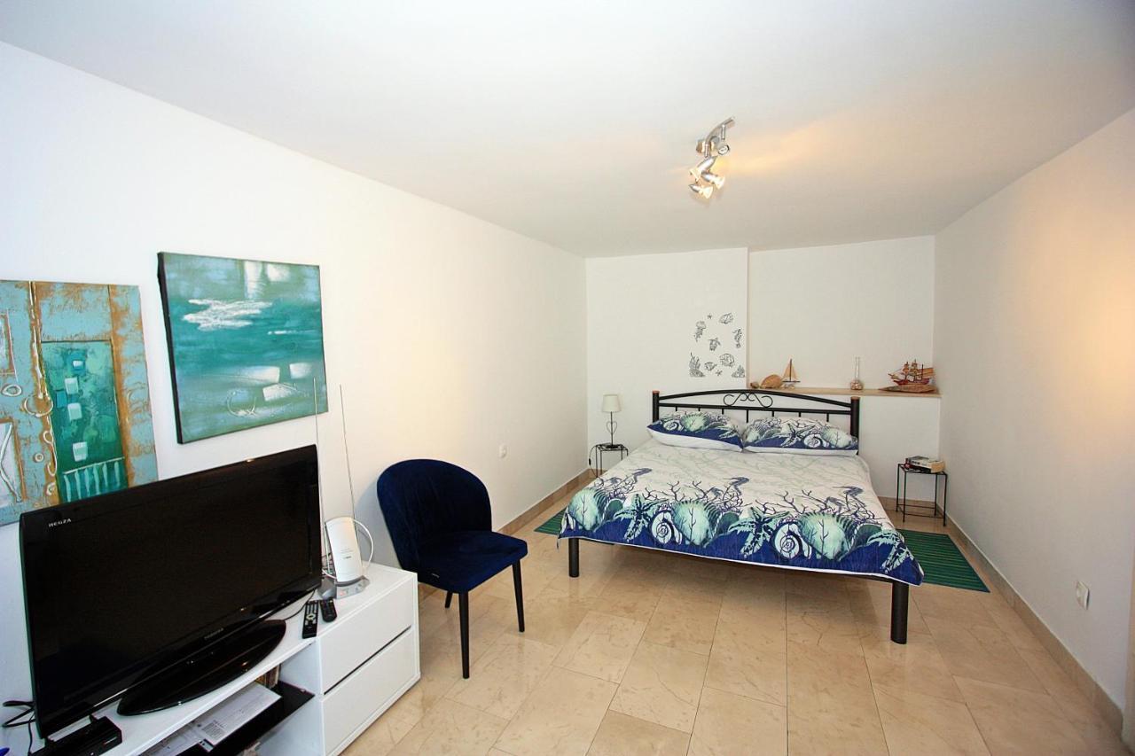 Apartment Zorica Supetar Bagian luar foto