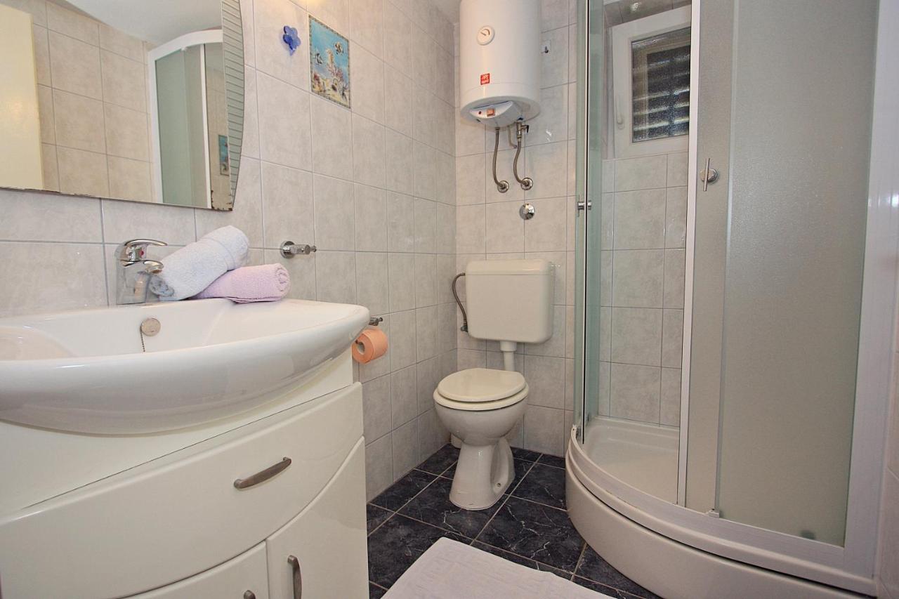 Apartment Zorica Supetar Bagian luar foto