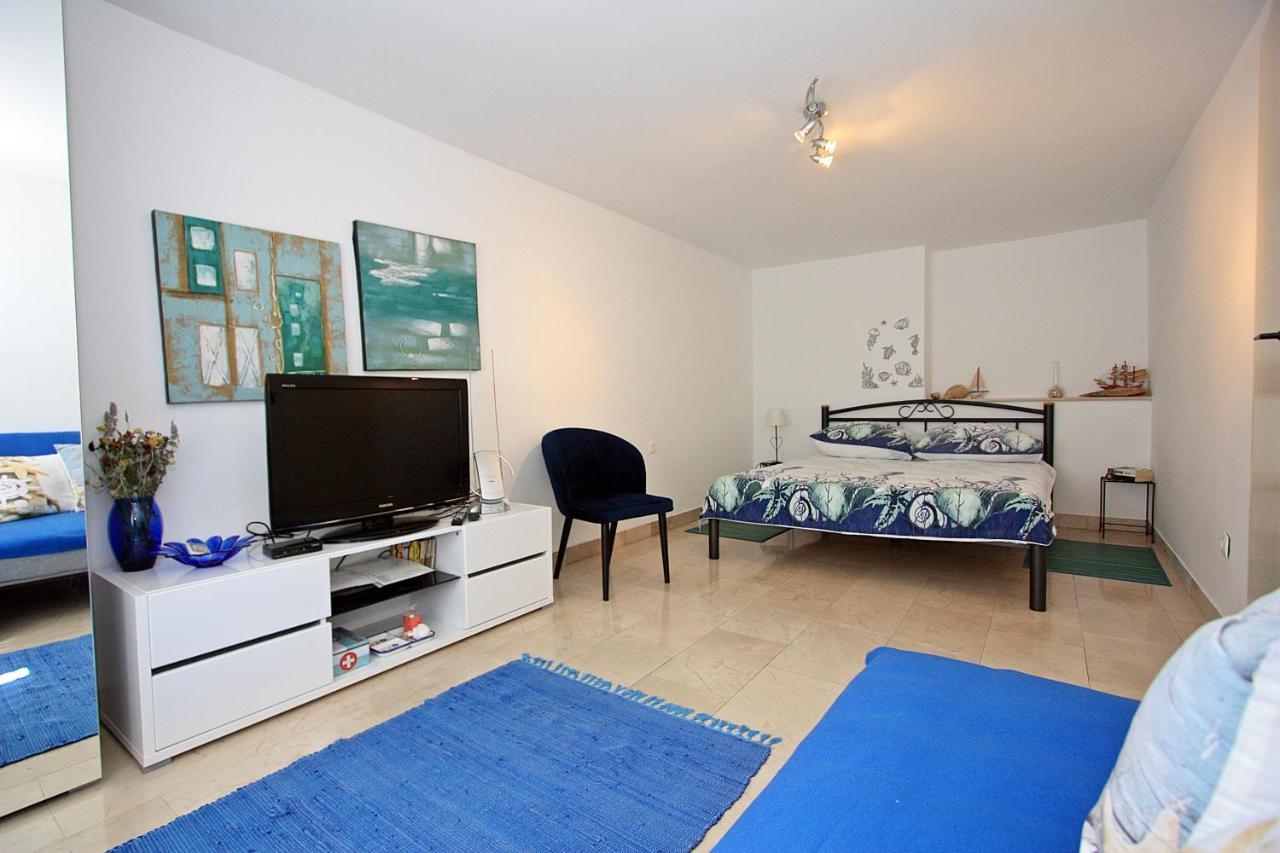 Apartment Zorica Supetar Bagian luar foto