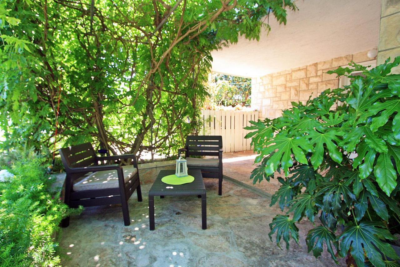 Apartment Zorica Supetar Bagian luar foto