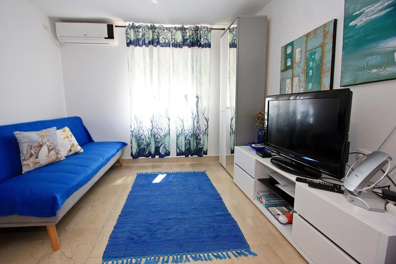 Apartment Zorica Supetar Bagian luar foto