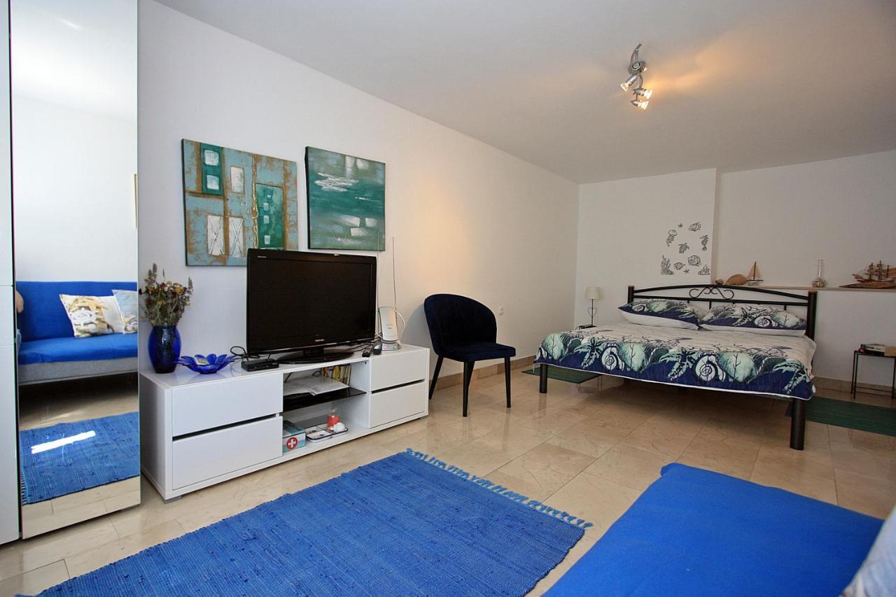 Apartment Zorica Supetar Bagian luar foto